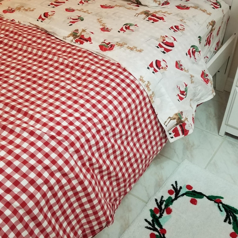 Festive Red and White Bedding Set